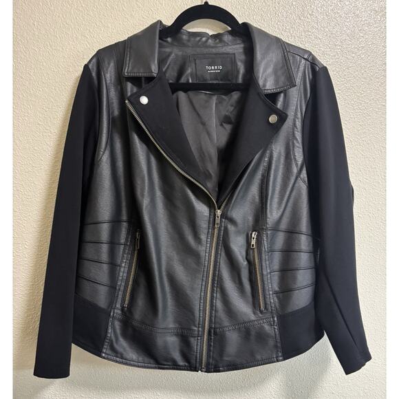 TORRID Faux Leather Ponte Moto Jacket Size 2 Black Biker Full Zip Cropped Back - Picture 1 of 9